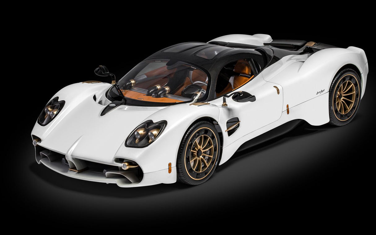 Pocher Pagani Utopia Coupé Bianco Perla, Display Case & Instruction Manual - 1:8 Scale Assembly Kit - BUNDLEP09