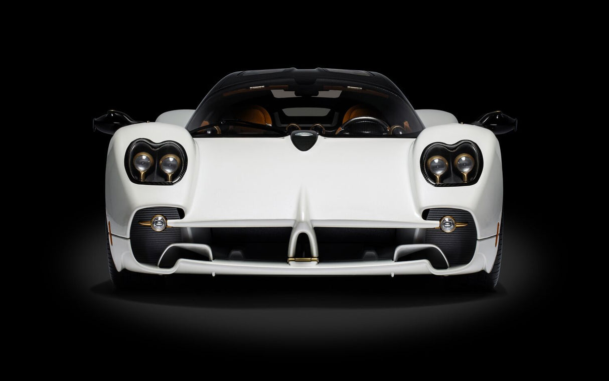 Pocher Pagani Utopia Coupé Bianco Perla, Display Case & Instruction Manual - 1:8 Scale Assembly Kit - BUNDLEP09