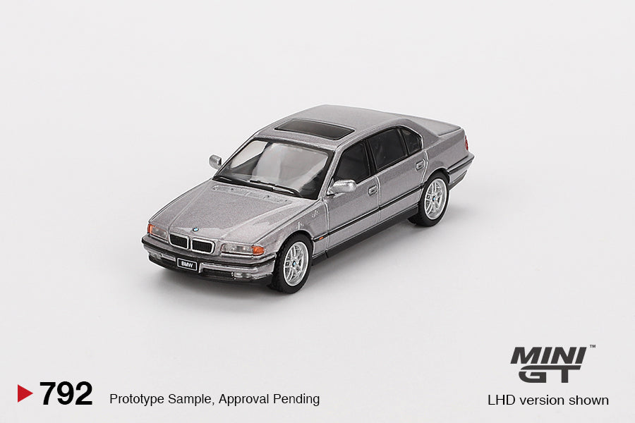 Mini GT BMW 750iL Aspen Silver Metallic RHD 1:64 - MGT00792-R