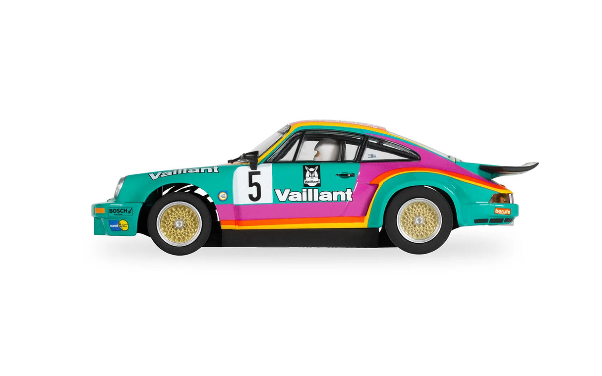 Scalextric Porsche 911 RSR 3.0 - Vaillant C4439