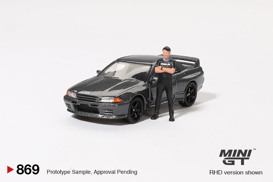 Mini GT Nissan Skyline GT-R (R32) NISMO Gunmetal w/ Matsuda Figure RHD 1:64 - MGT00869-R