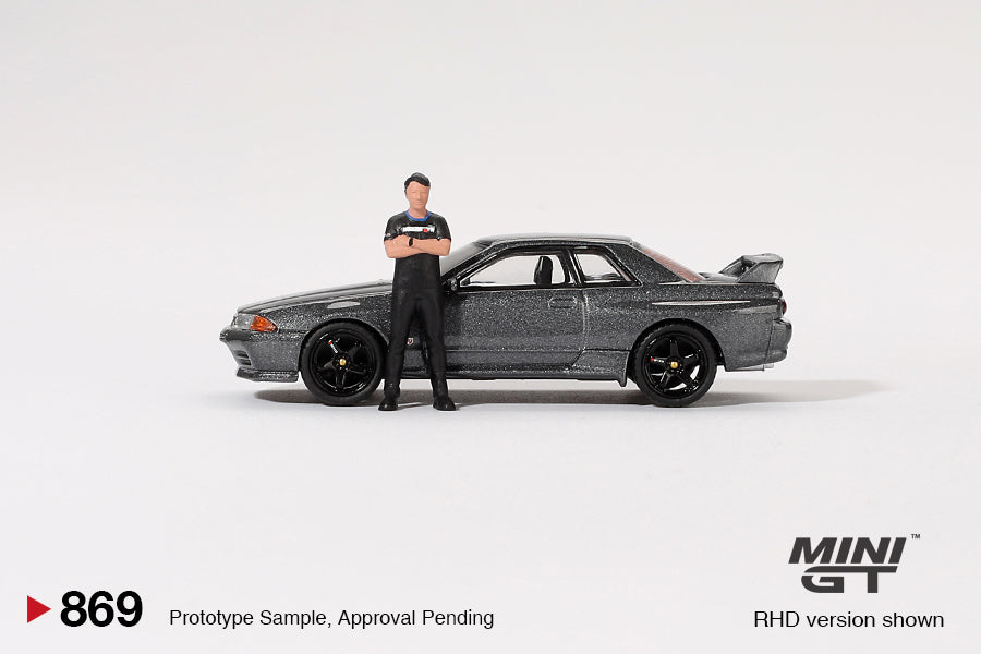 Mini GT Nissan Skyline GT-R (R32) NISMO Gunmetal w/ Matsuda Figure RHD 1:64 - MGT00869-R