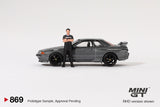 Mini GT Nissan Skyline GT-R (R32) NISMO Gunmetal w/ Matsuda Figure RHD 1:64 - MGT00869-R