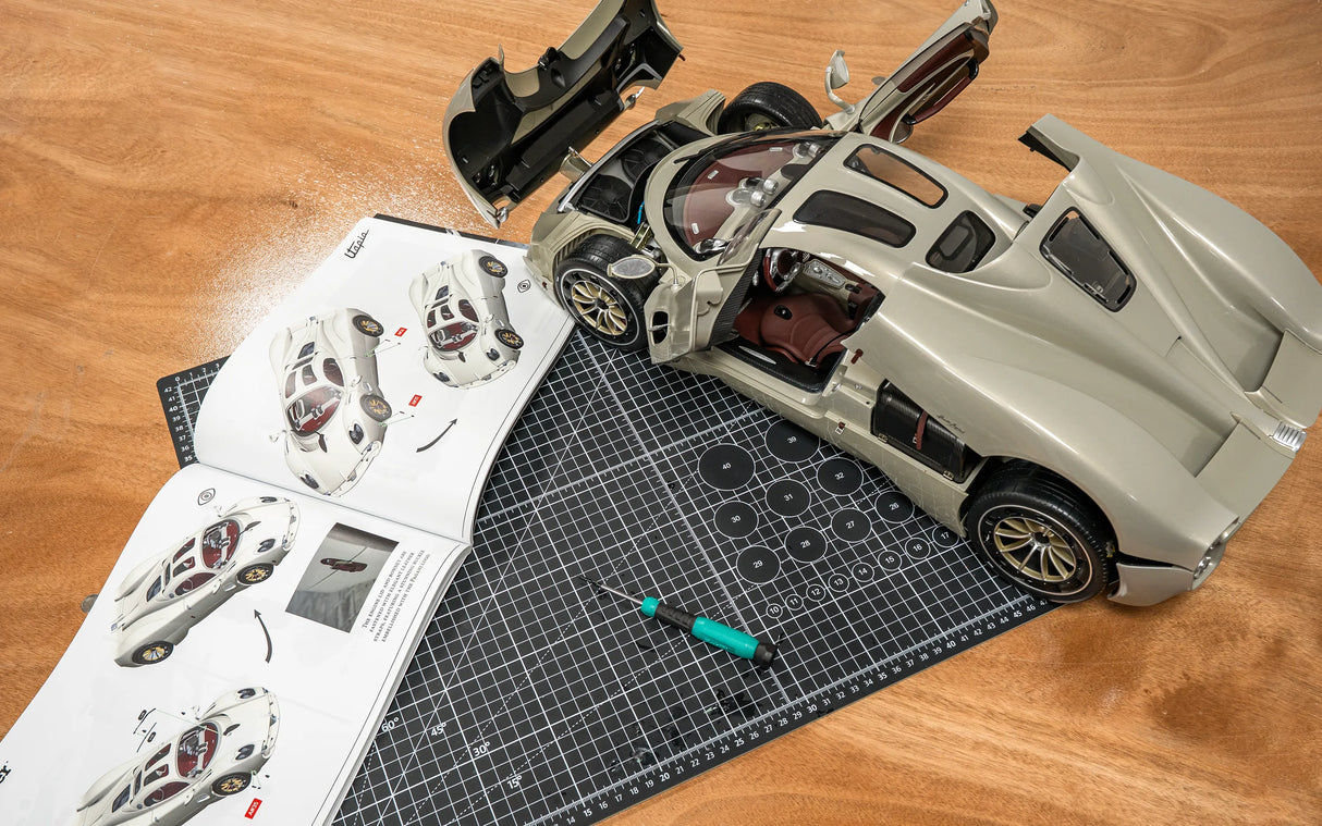 Pocher Pagani Utopia Coupé - Rinascimento Lucido - 1:8 Scale Assembly Kit - HK120