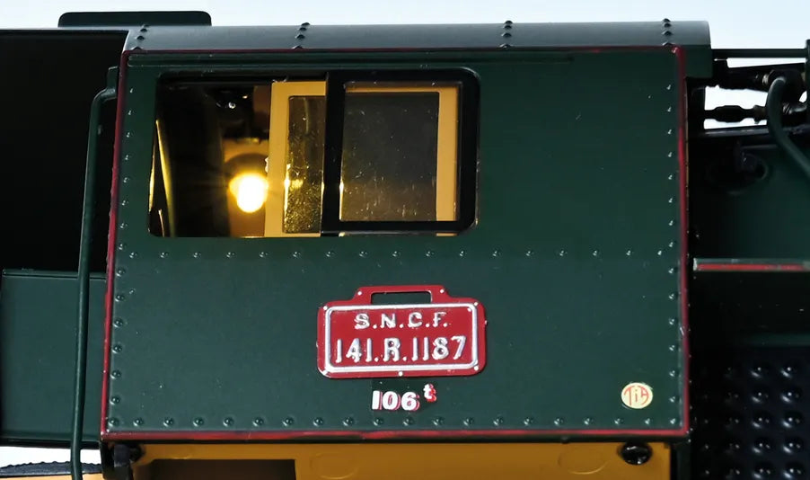 IXO Collections 141-R Steam Locomotive 1:32 Scale Metal and Plastic Full Kit IXC.141.FK