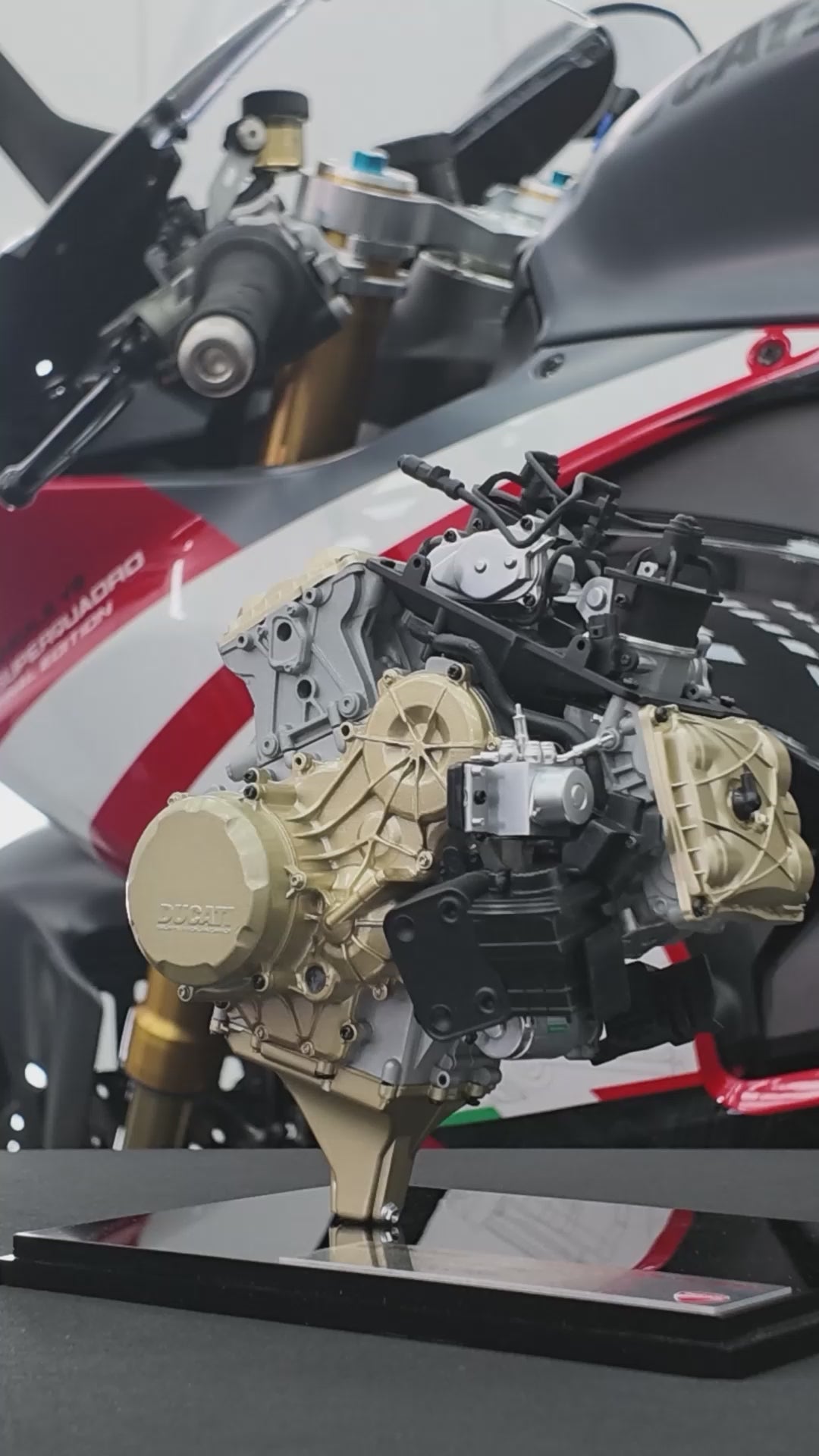 Pocher Ducati Panigale - V2 Superquadro Final Edition - 1:4 Scale Assembly Kit - HK124